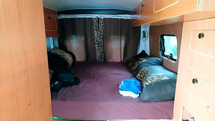 Ford Transit Kastenwagen Bett 